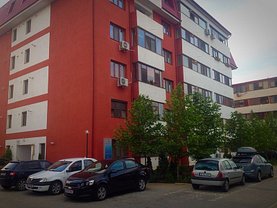 Apartament de vanzare 3 camere, în Bucuresti, zona Berceni