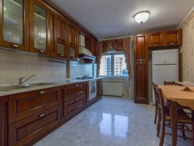 Apartament de închiriat 4 camere, în Bucuresti, zona Unirii