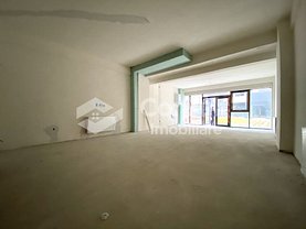 Vânzare spaţiu comercial