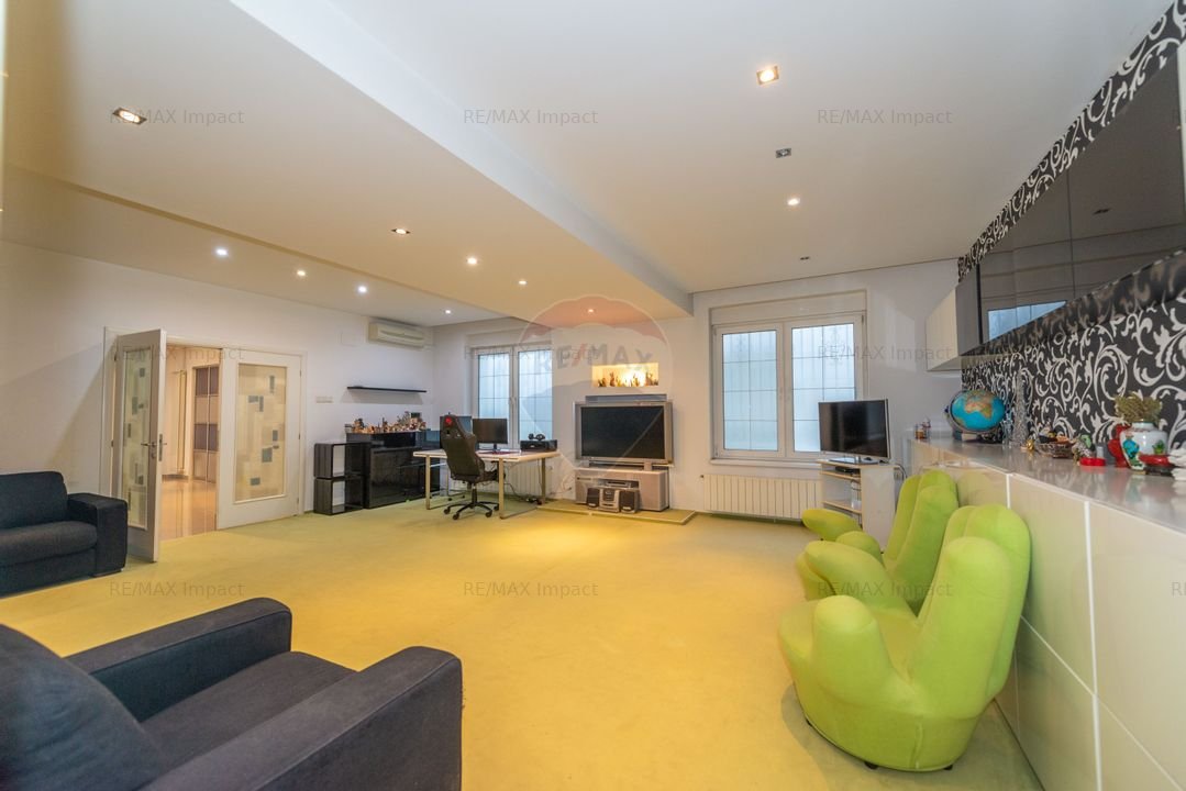 Apartament in vila cu 3 camere 175 mpu curte 125 mp Ferdinand