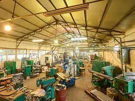 Vânzare spaţiu industrial