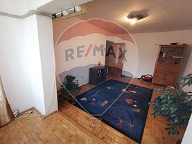 Apartament de vânzare 4 camere, în Bacau, zona Narcisa