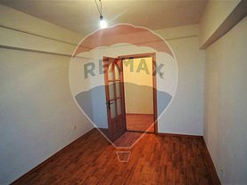 Apartament de vânzare 3 camere, în Bacau, zona Mioritei