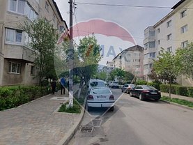 Apartament de vânzare 3 camere, în Bacau, zona Central