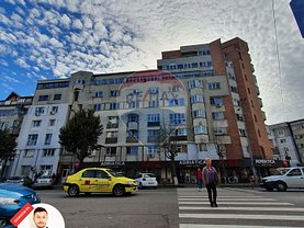 Apartament de vânzare 4 camere, în Bacau, zona Alexandru cel Bun