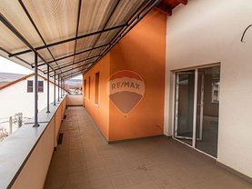 Apartament de vânzare 3 camere, în Floreşti