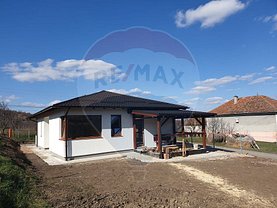 Casa de vânzare 4 camere, în Coruşu