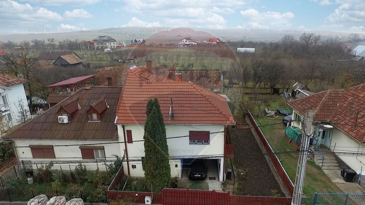 Casa cu 4 camere de vanzare, zona Centrala, Huedin