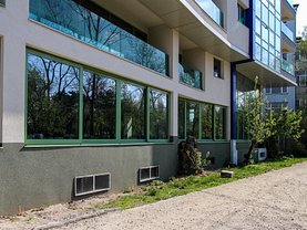Vânzare spaţiu comercial