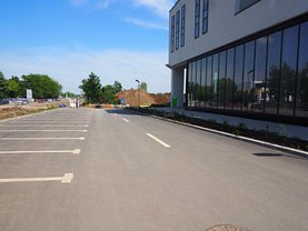 Închiriere spaţiu comercial