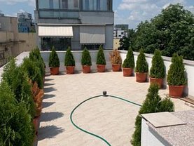 Apartament de vânzare 4 camere, în Bucureşti, zona Dacia