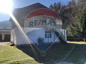 Casa de vânzare 8 camere, în Malaia