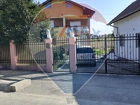 Casa de vânzare 9 camere, în Râmnicu Vâlcea, zona Troianu
