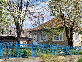 Casa de vânzare 3 camere, în Groşi