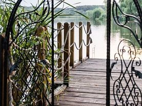 Casa de vânzare 12 camere, în Ostratu