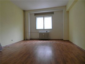 Apartament de vânzare 3 camere, în Bucureşti, zona Decebal