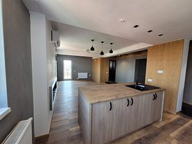 Apartament de vânzare 3 camere, în Brasov, zona Tractorul