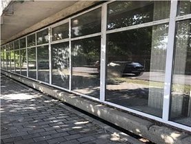Vânzare spaţiu comercial