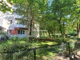Apartament de vânzare 3 camere, în Bucureşti, zona Pajura