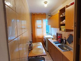 Apartament de vânzare 2 camere, în Ploiesti, zona Vest