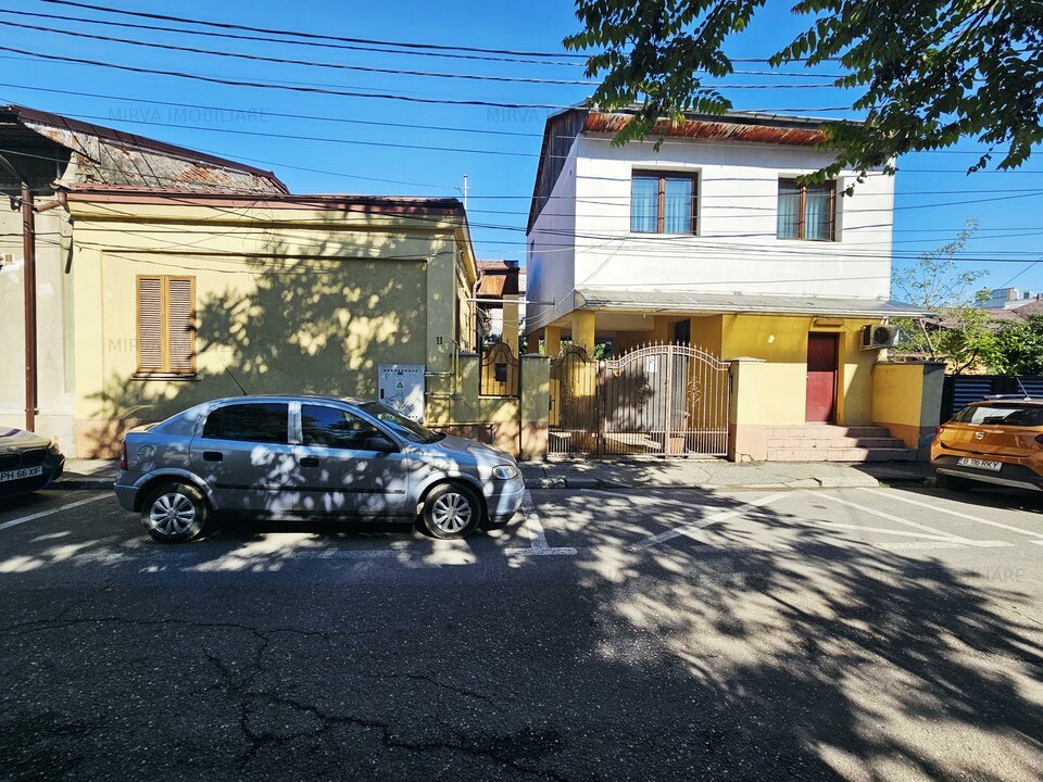 Vanzare 2 corpuri de casa, 596 mp teren, zona Ultracentral