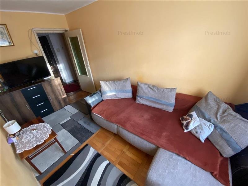 Apartament cu 3 camere de vanzare in Dambu