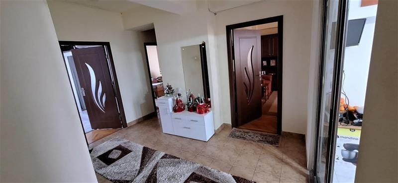 De vanzare apartament cu 3 camere, 2 bai in Tudor
