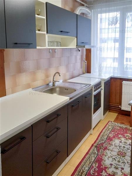 De inchiriat apartament cu 3 camere in Tudor