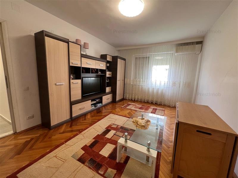 De inchiriat apartament 3 camere in Tudor