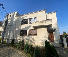 Casa de închiriat 4 camere, în Târgu Mureş, zona Central