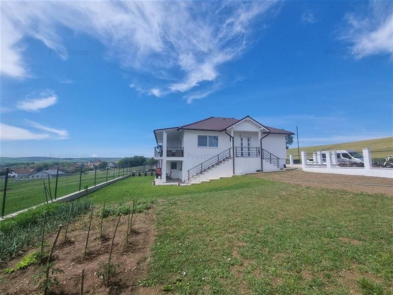 Casa individuala de vanzare la cheie, mobilata si utilata 4 camere, 3 bai, parte