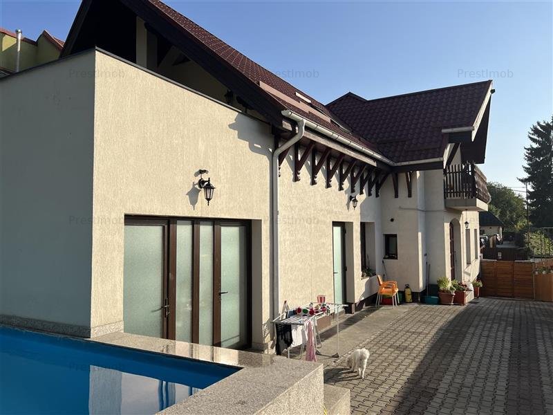 De vanzare, casa in Dambul Pietros de 380 mp utili, cu piscina si curte de 733 m