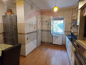 Apartament de vânzare 3 camere, în Arad, zona Micălaca