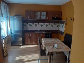 Casa de închiriat 6 camere, în Iasi, zona Central