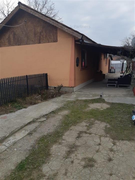 Casa tip parter in zona Niscov, com. Vernesti