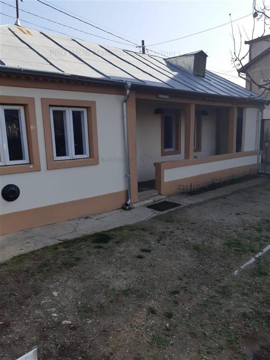 Casa tip parter in zona Centru