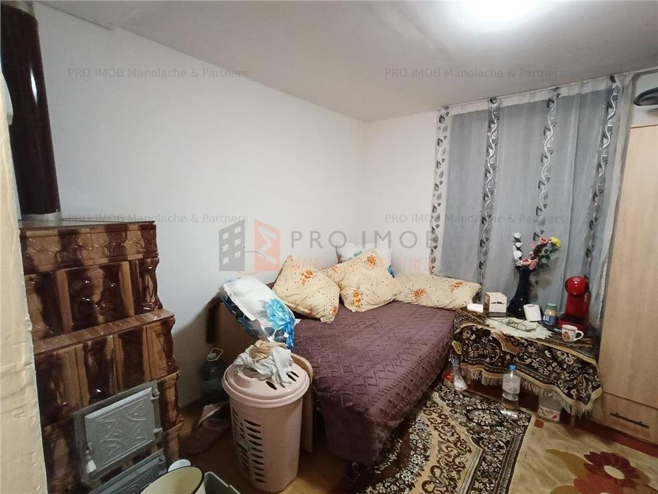 Casa batraneasca zona Niscov