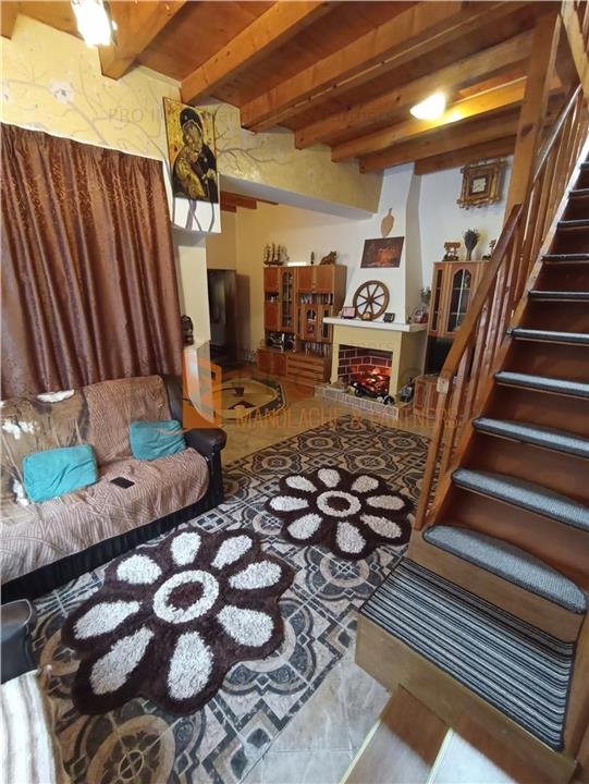 Casa + teren intravilan si garaj in Mihai Viteazu