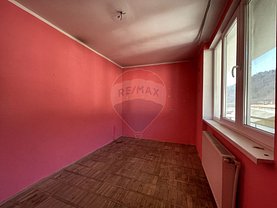Apartament de vânzare 4 camere, în Bicaz, zona Central