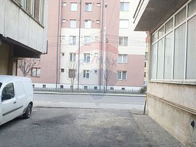 Închiriere spaţiu comercial