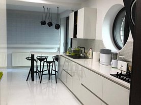 Casa de vânzare sau de închiriat 9 camere, în Bucureşti, zona Herăstrău