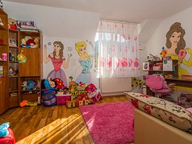 Casa de vânzare 9 camere, în Săcele, zona Turcheş