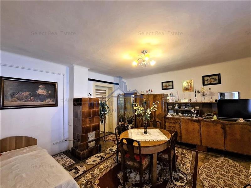 Casa \ vanzare \ Sibiu \ zona Piata Cibin individuala cu 2 camere de