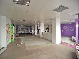 Vânzare spaţiu comercial