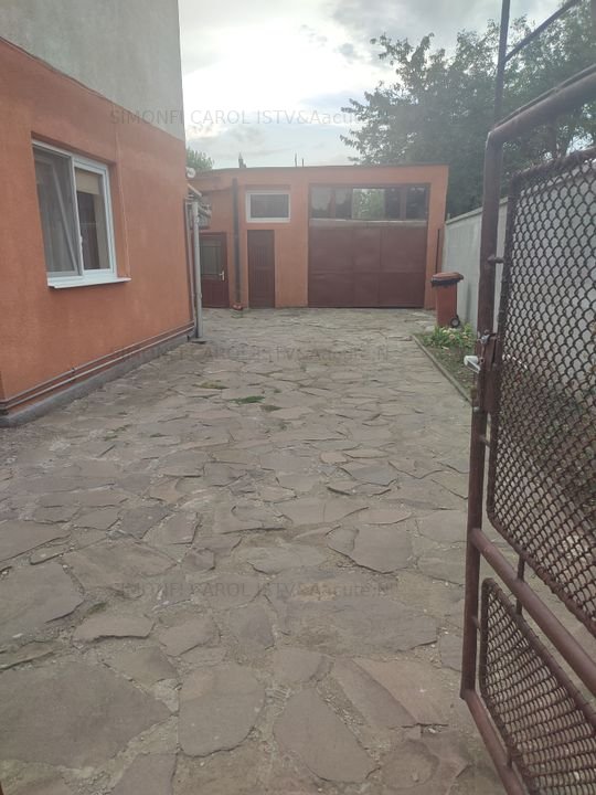 Casa cu 5 camere in zona Semicentrala cu 2 incaperi
