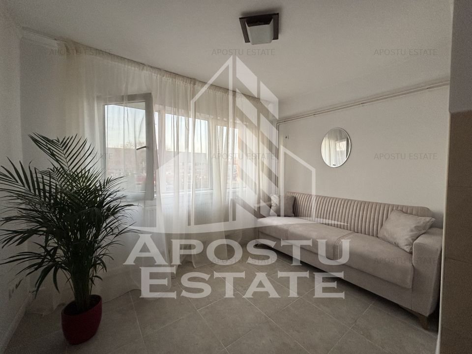 Garsoniera la etajul intai, renovata, in zona UMT