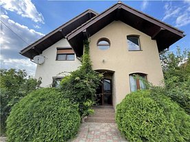 Casa de închiriat 4 camere, în Moşniţa Nouă, zona Central