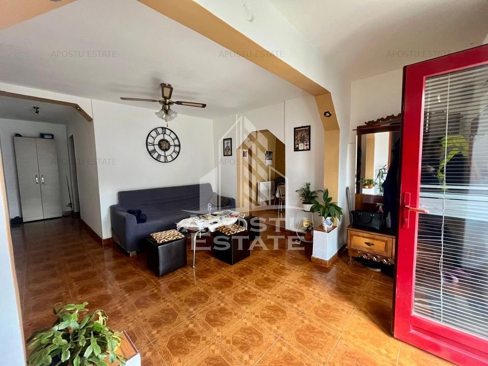 Casa individuala,curte si garaj,centrala proprie,zona Crisan