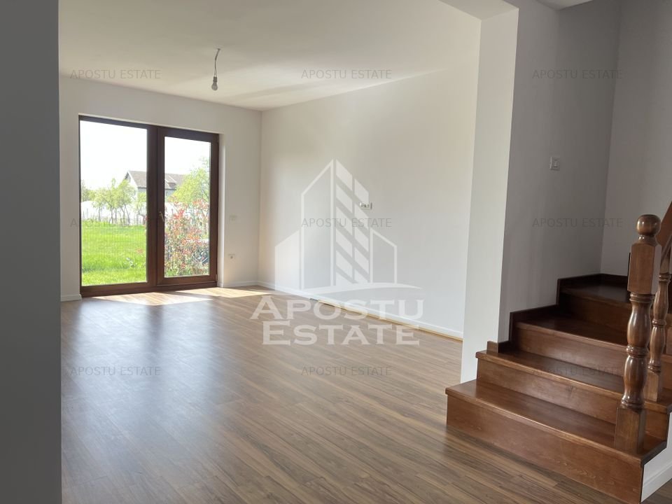 Jumatate de Duplex cu 4 camere, terasa, in Sanandrei