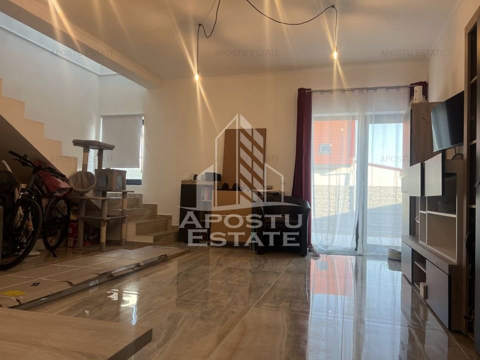 Duplex cu 3 camere, loc de parcare in curte, in Sanandrei